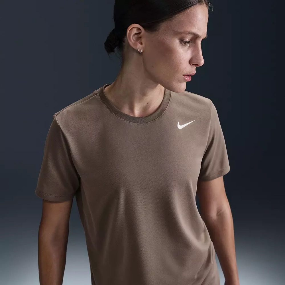 Nike Women's Dri-FIT Legend T-Shirt XS NWT Mink Brown